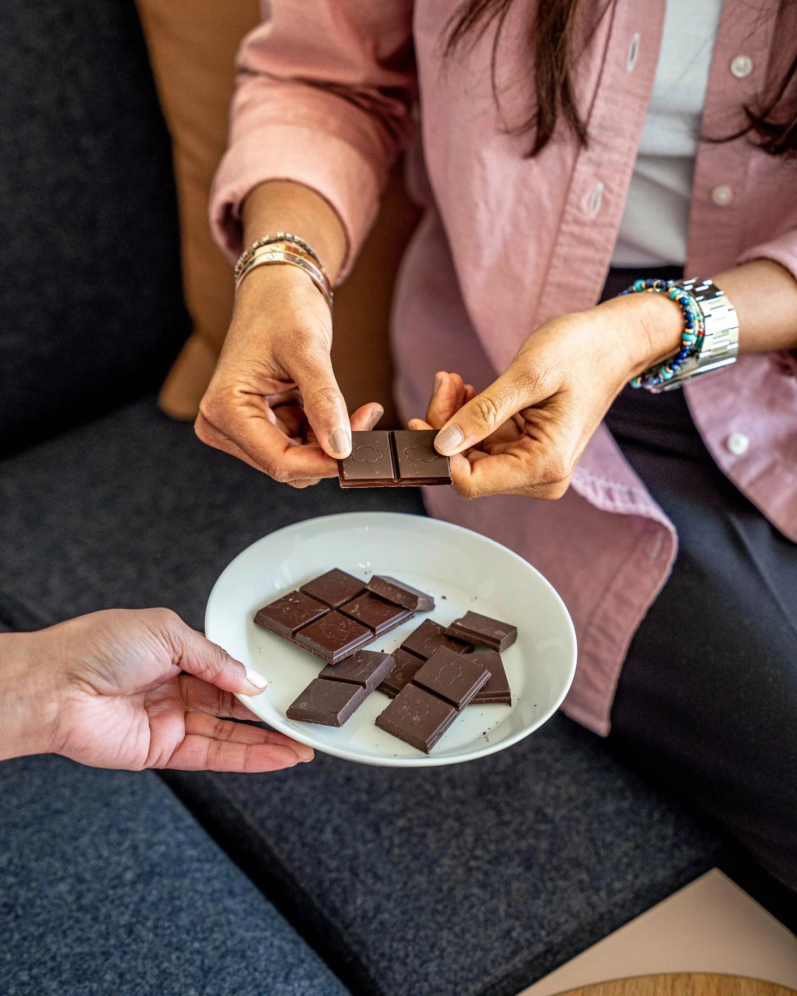 Vegan Dark Chocolate Cacao Nibs OKONO 50g okono Snacks 03000001