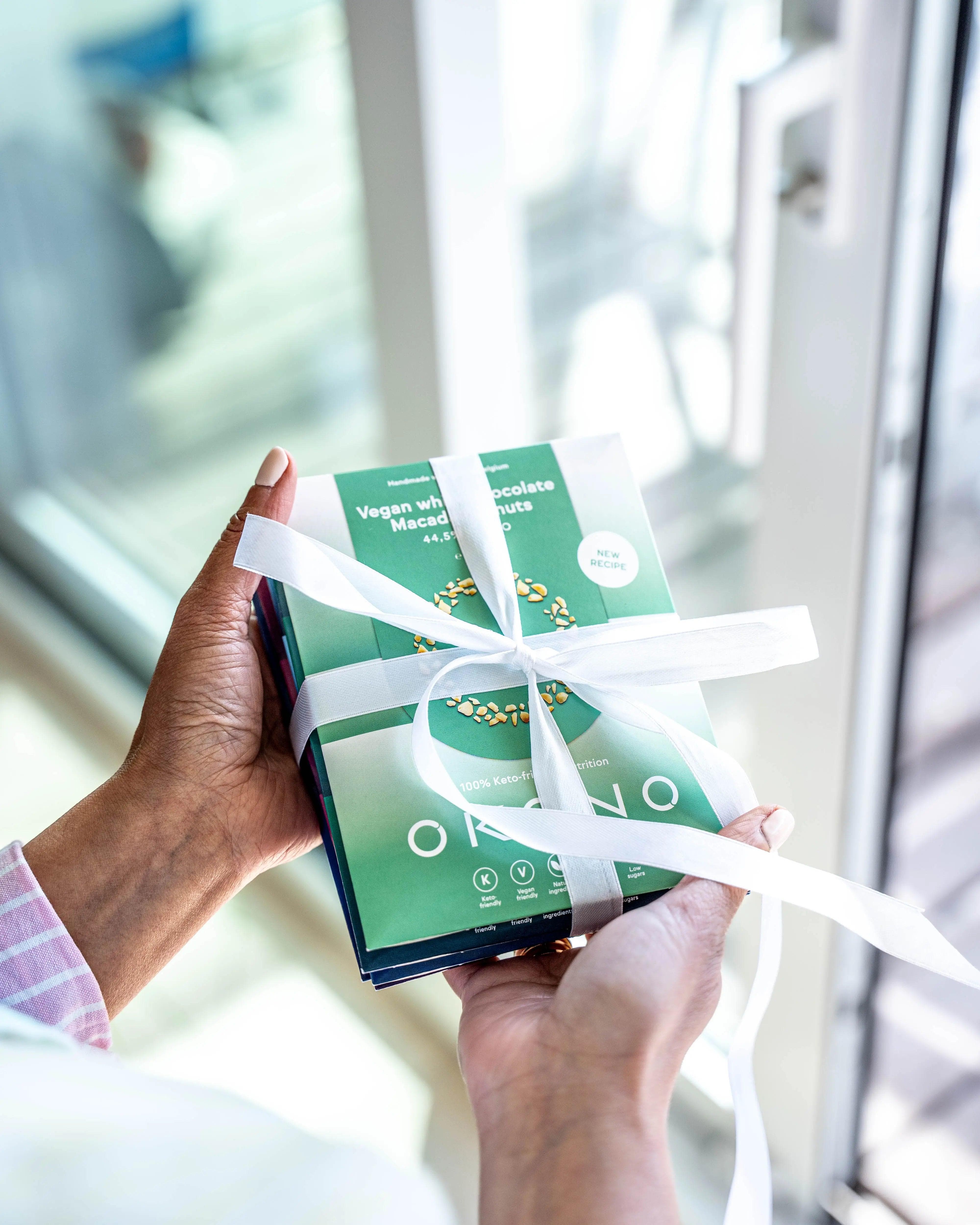 OKONO Vegan White Chocolate Macadamia Nuts OKONO 50g 03000011 Vital20